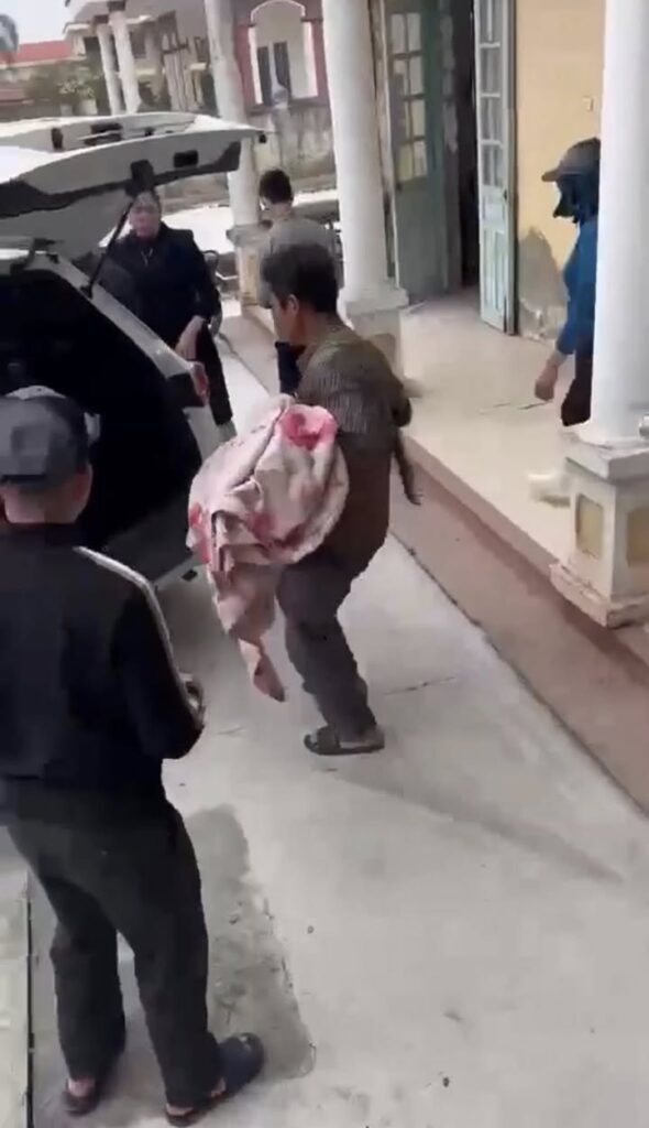 Vjdeo: Bé gái lớp 8… bạn t;uv-ong vì … Cân nhắc khi xem