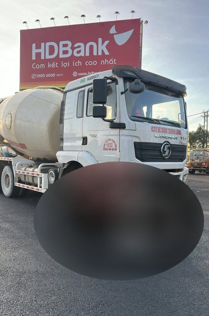 Video Nữ công nhân trên đường đi làm về b/ị xe b/\ồn c/\án b/\ẹp – Cân nhắc khi xem