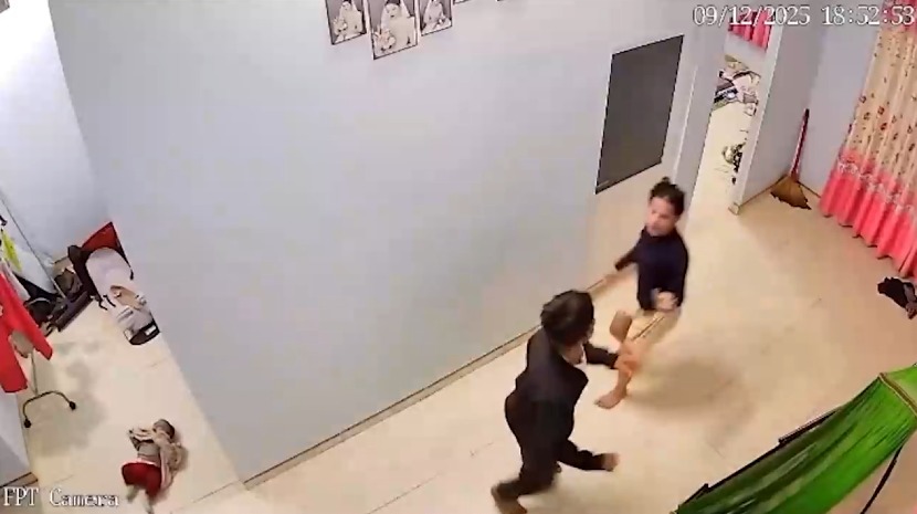 Camera gia đình – Ck h*nh h*ng Vk d-a:man ngay mặc kệ connhỏ đag khóc…