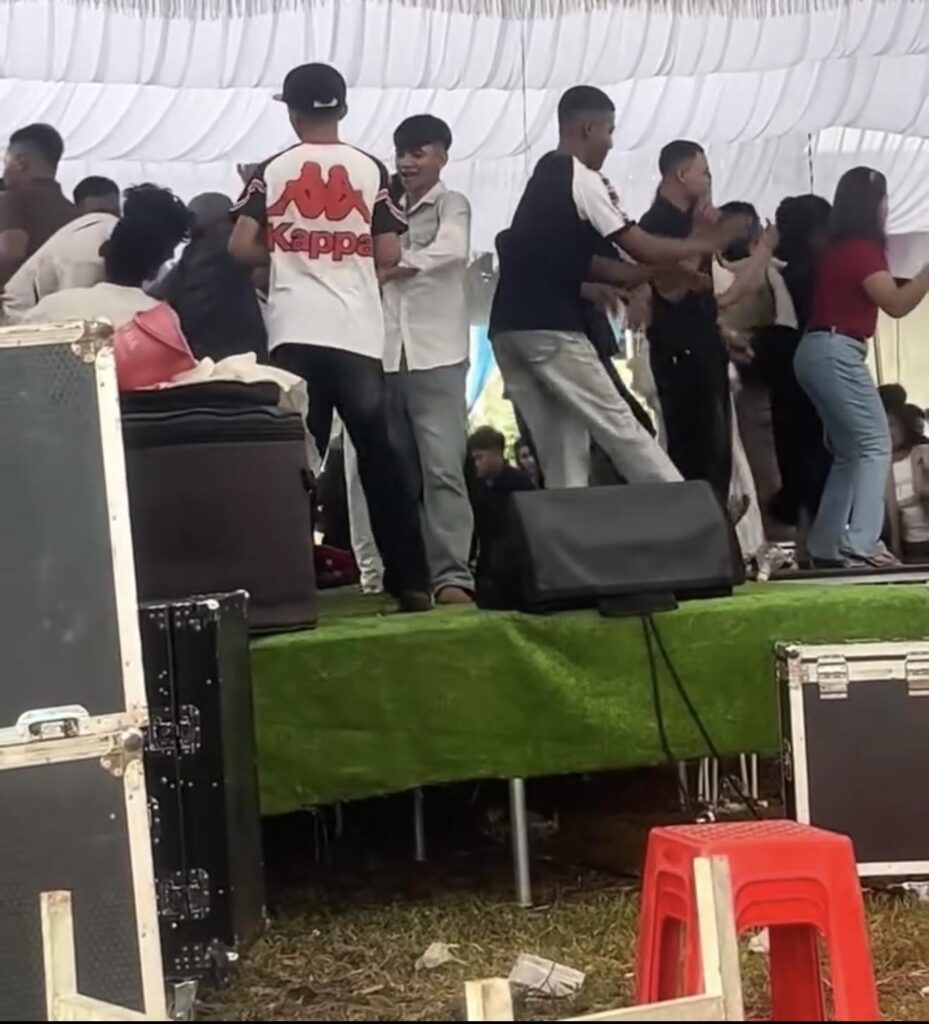 Em gái r/\ất d/\ứt kh/\oát không 1 động tác thừa =))