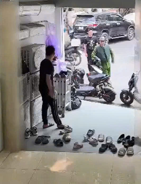 em b/ỏ d/\ao xuống kh:ông a:i l:àm gì em cả; Chưa rõ sự việc ntn,ai có thêm c:lip thì cập nhật nhé