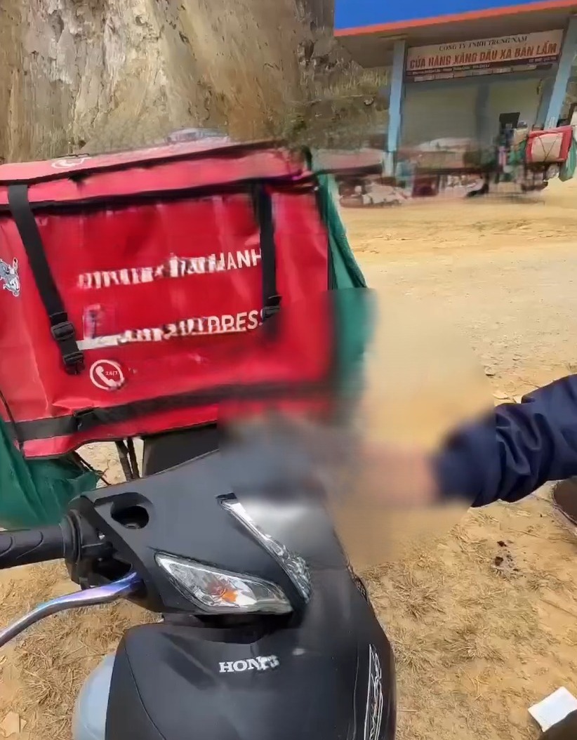 Shipper khổ nhất việt nam: đơn hàng của chị nào thì ra nhận đi kìa