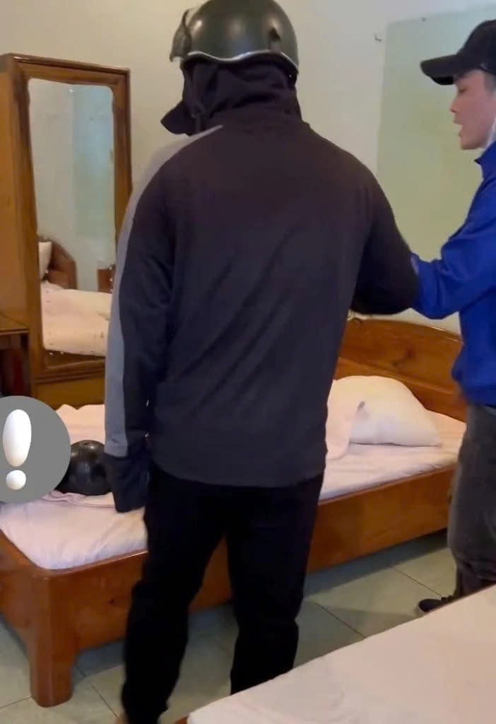 Vjdeo Ch/\o v/\ợ đi làm nhưng lại h/\ú h/\í vs b:ồ