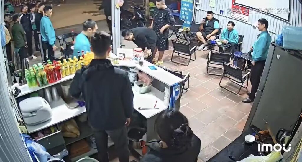 B;iến c;ăng tại trạm sạc bến xe giáp bát tối qua, cân nhắc khi xem…..