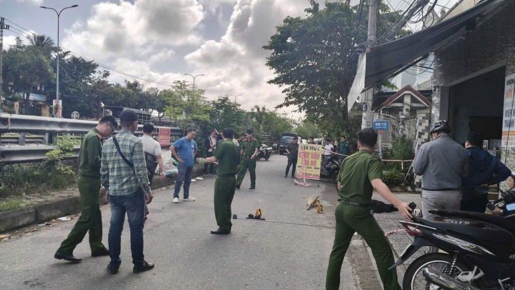 Trích Camrera v:ụ thanh niên … b:ạn g:ái gần 40 nh;á-t v4`o … và c;ổ giữa đường…sau đó bỏ chạy..