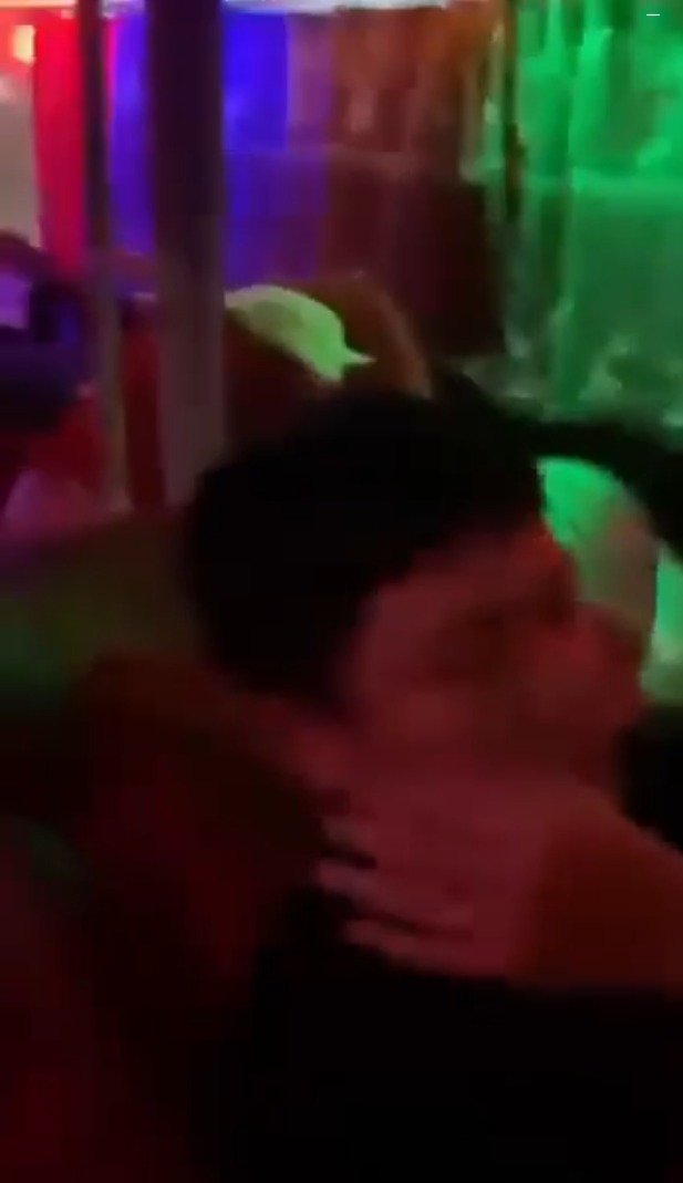 B/ắt quả t/ang vk cùng nh/ân t/ình trên xe khách g/\iường n/\ằm: Câu chuyện gây xôn xao mạng xã hội