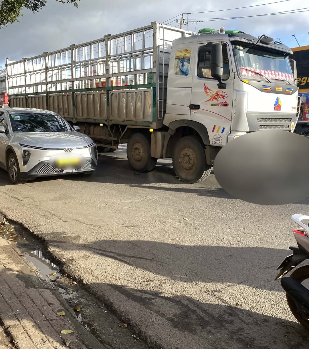 V;ideo 2 vợ chồng b\/ị x;e t;ải t.;ô;.ng v;.ă;.n.g 🧠 đ;ầy đ;ường – Cân nhắc khi xem