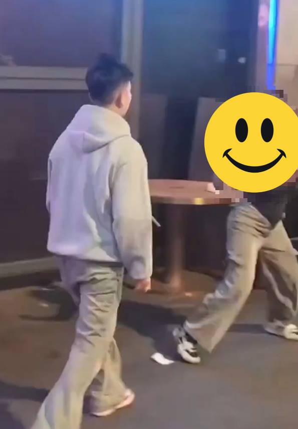 Ngoài kia thế giới yêu nhau kiểu gì …?