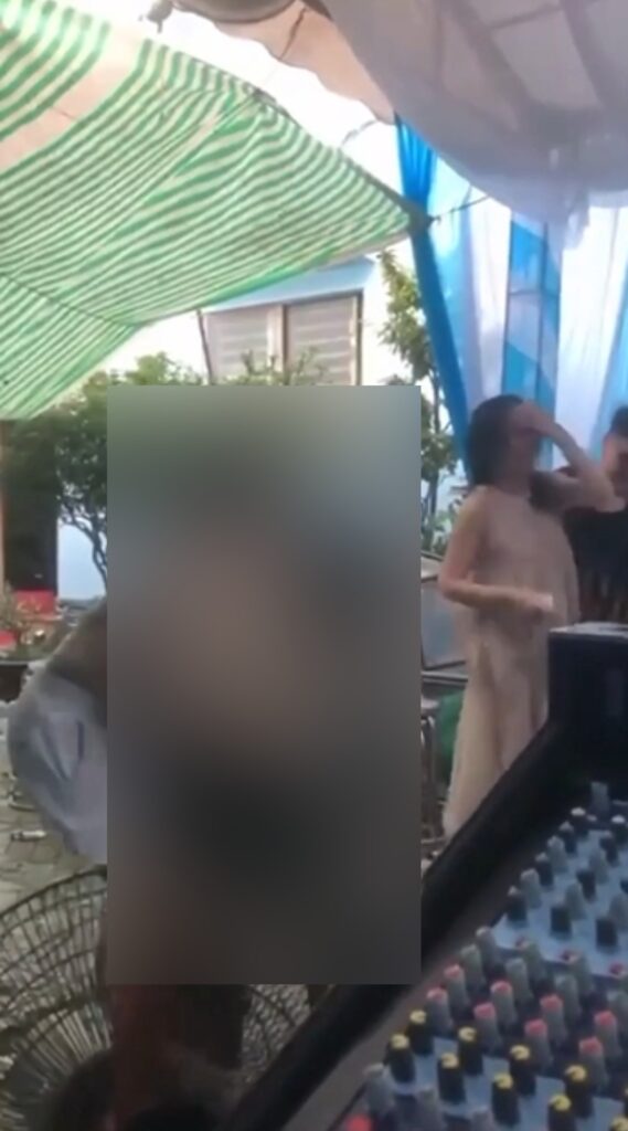 Cho Vk đi ăn tiệc đồng niên và …