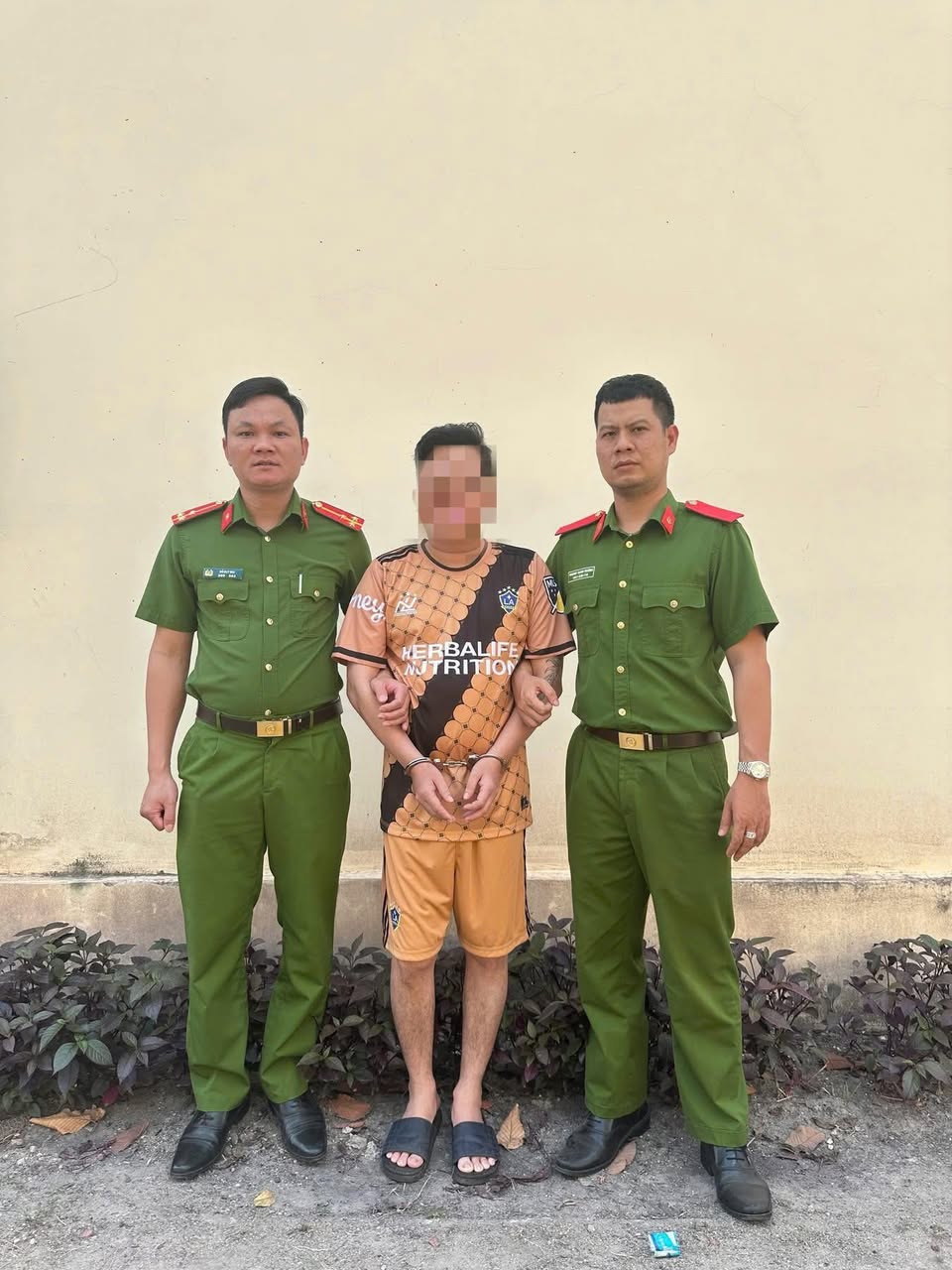 Tạm giữ đối tượng có hành vi d/âm ô người dưới 16 tuổi xảy ra tại khu nhà vệ sinh thuộc Công ty T.D