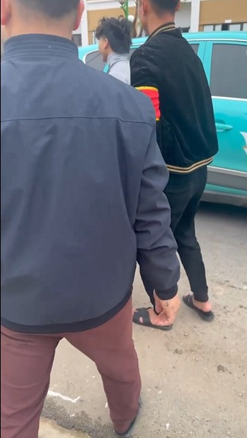 Vid – Gần tết rồi sao mà ko k-iềm c-hế thế này