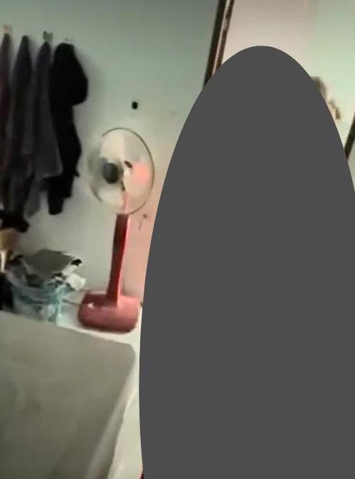 Chỉ biết nhìn em hạnh phúc thôi….