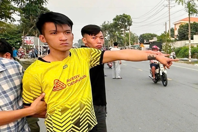 Nguyên nhân xót xa khiến người đàn ông chở vợ chết tức tưởi trên đường, 2 đối tượng bị bắt giữ khẩn