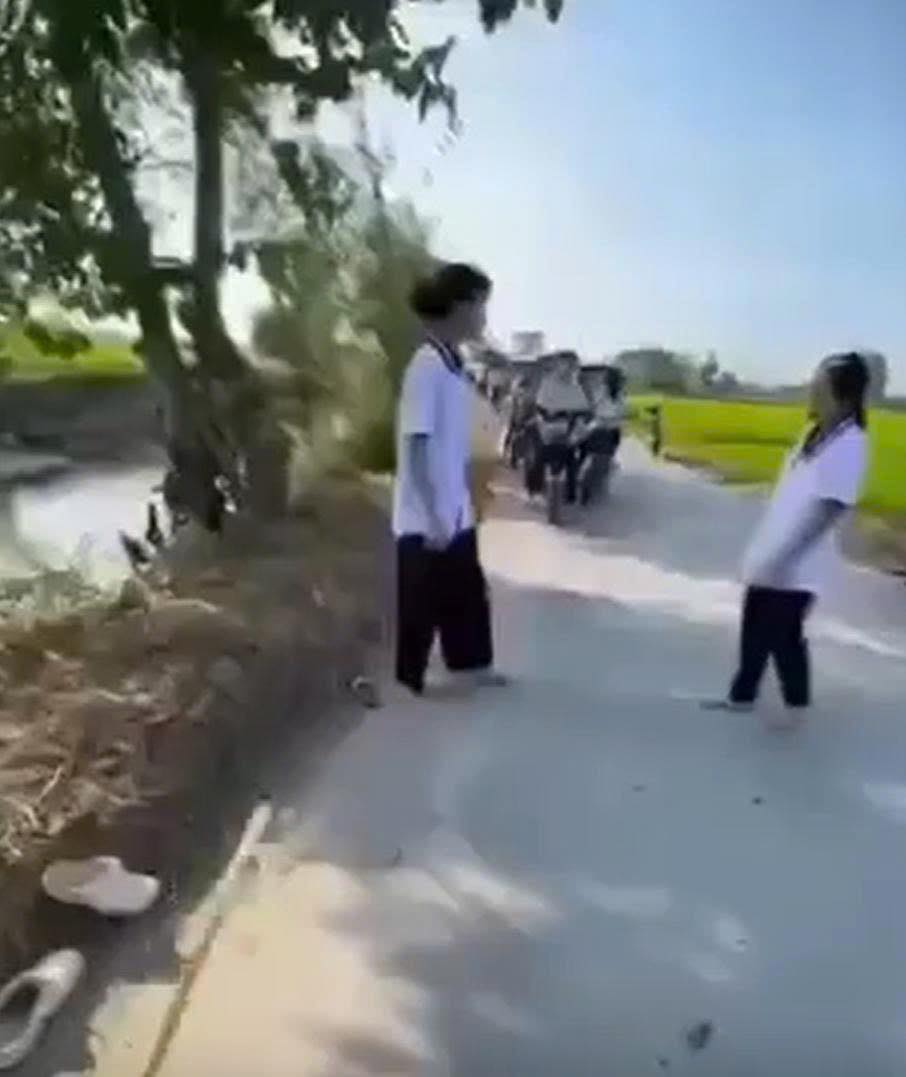 Học sinh lớp 7 THCS trung kiên