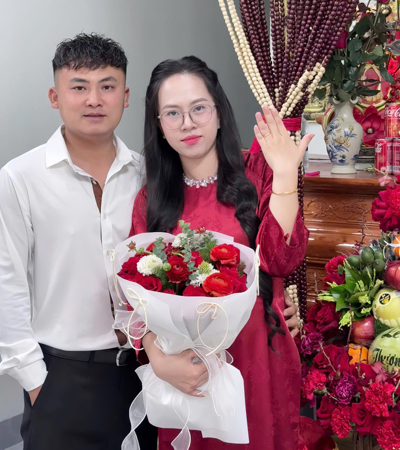 Ly hôn 3 năm rồi tái hợp, cặp vợ chồng làm lại lễ ăn hỏi, “8 năm trước, nhà trai lần đầu sang nhà gái hỏi cưới. Sau 8 năm, nhà anh ấy một lần nữa sang xin dâu”