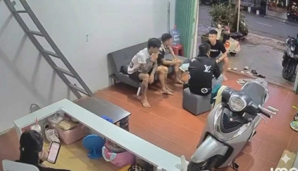 Các thanh niên xăm trổ … nh:ư ph:jm ở phòng trọ, 1 người ng.uyk.ịch – cân nhắc khi xem