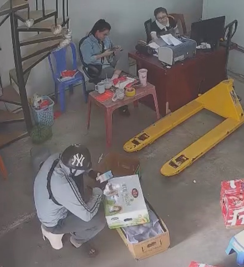 Video Nam shipper và 2 nhân viên b/\ị 1 đối t:ượng c.h.é.m như c.h.é.m chuối, be bet’…, cân nhắc khi xem