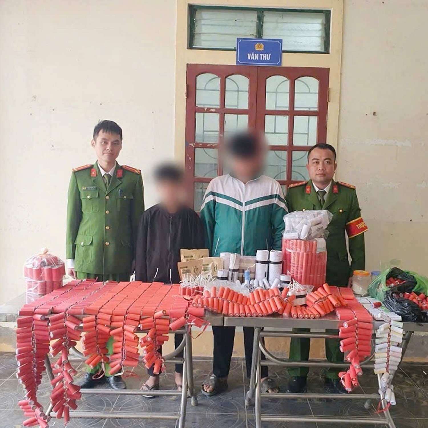 Nghệ An: Nam sinh lớp 8 bí mật chế tạo hơn 3.000 quả pháo trong phòng ngủ