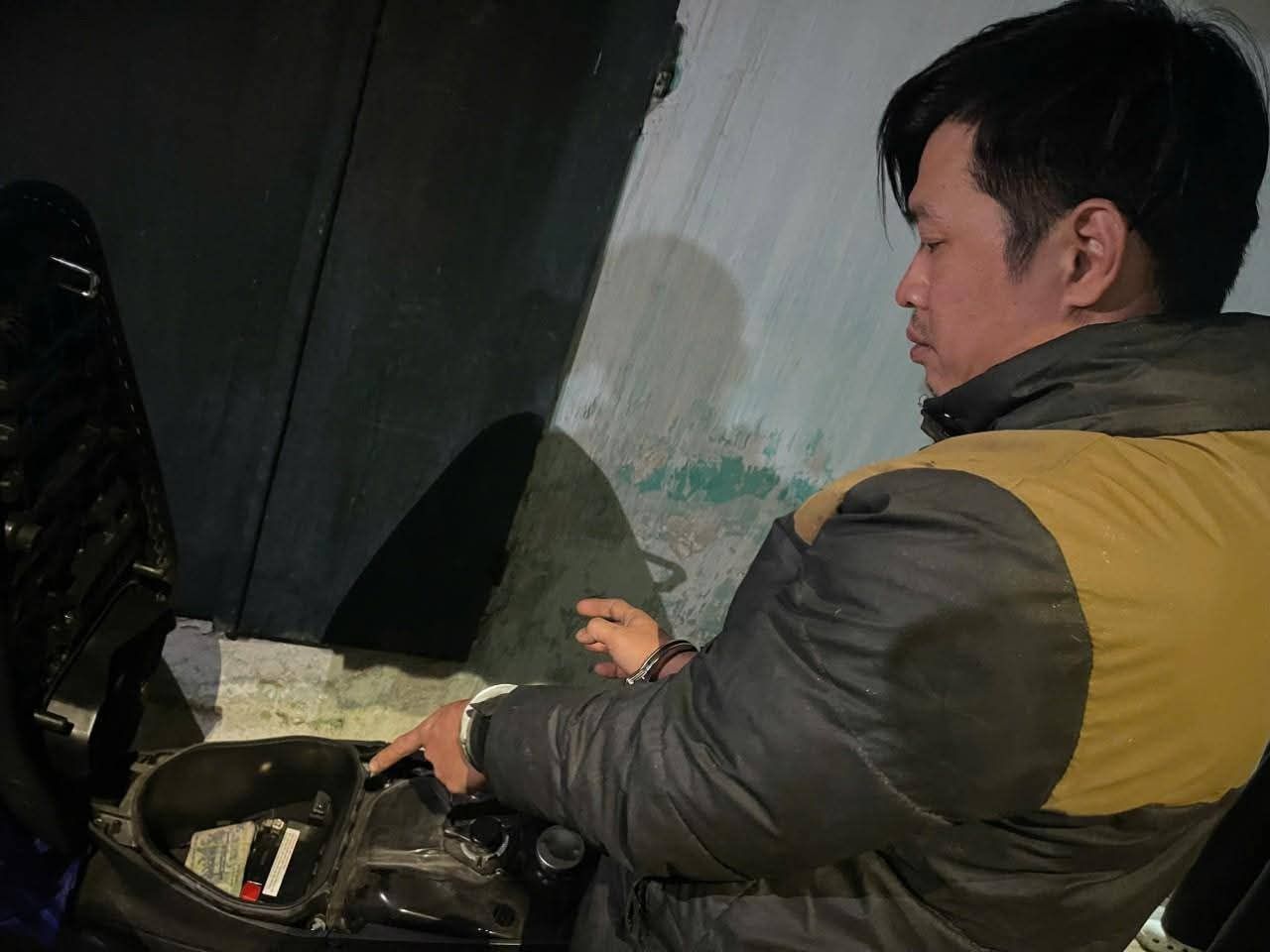 Sống chung như vợ chồng, người đàn ông lén lấy trộm 27 triệu đồng của người tình