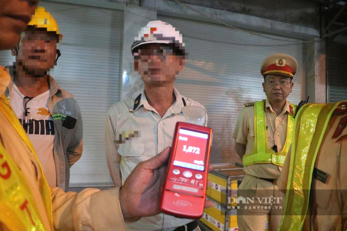 Vi phạm vượt khung nồng độ cồn, người đàn ông liên tục gọi người trong “ngành” để xin