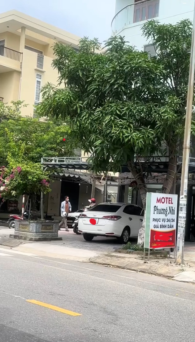 Vd – Vk đi chợ nhưng nó lạ lắm