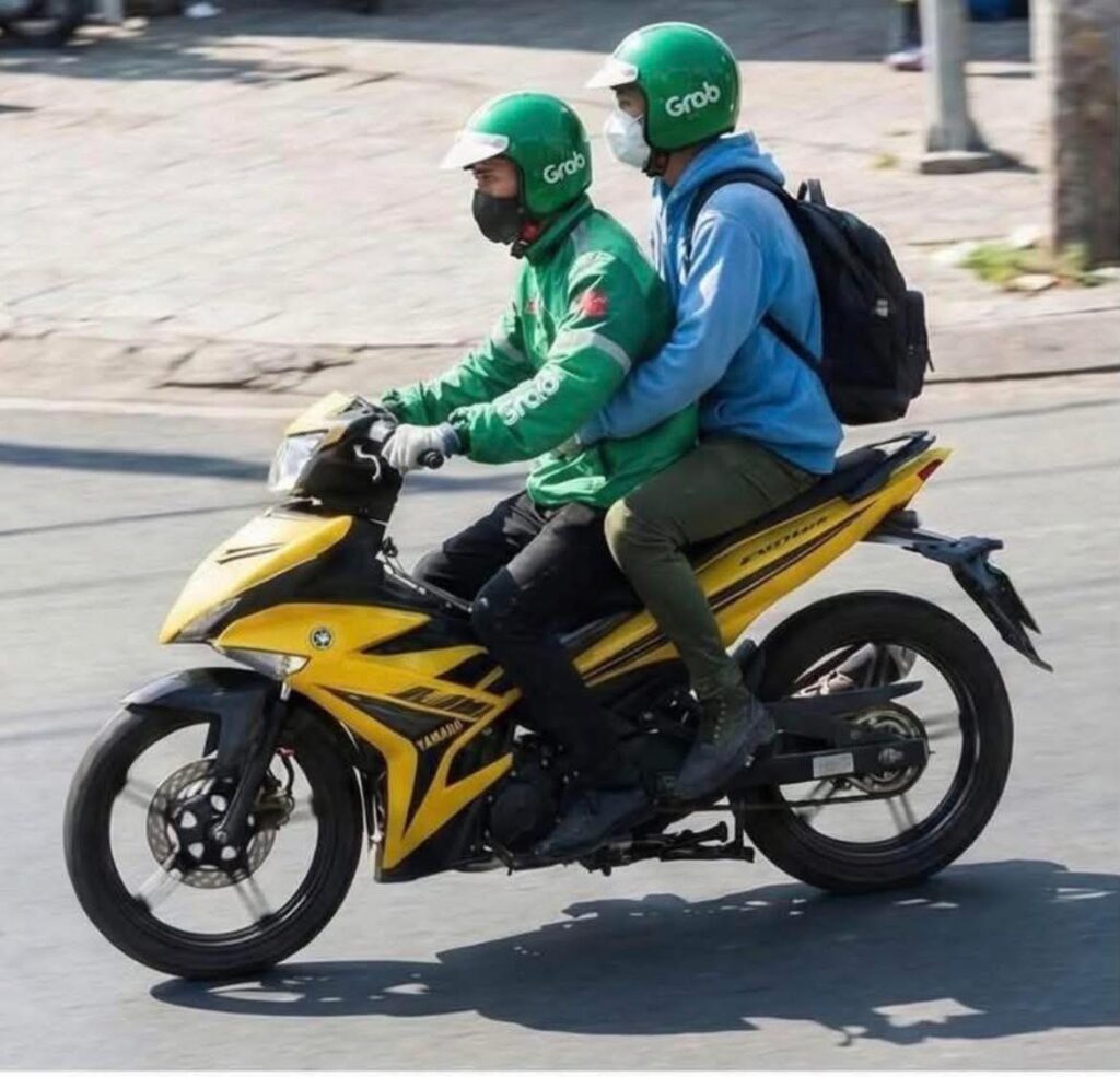 Cộng đồng mạng hiến kế truy bắt 2 kẻ cướp ngân hàng vietcombank mấy ngày trước…đọc thấy khá hiệu quả