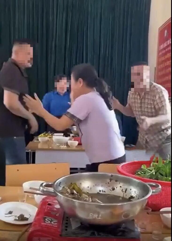 Cho vk đi h0p lớp và cái kết