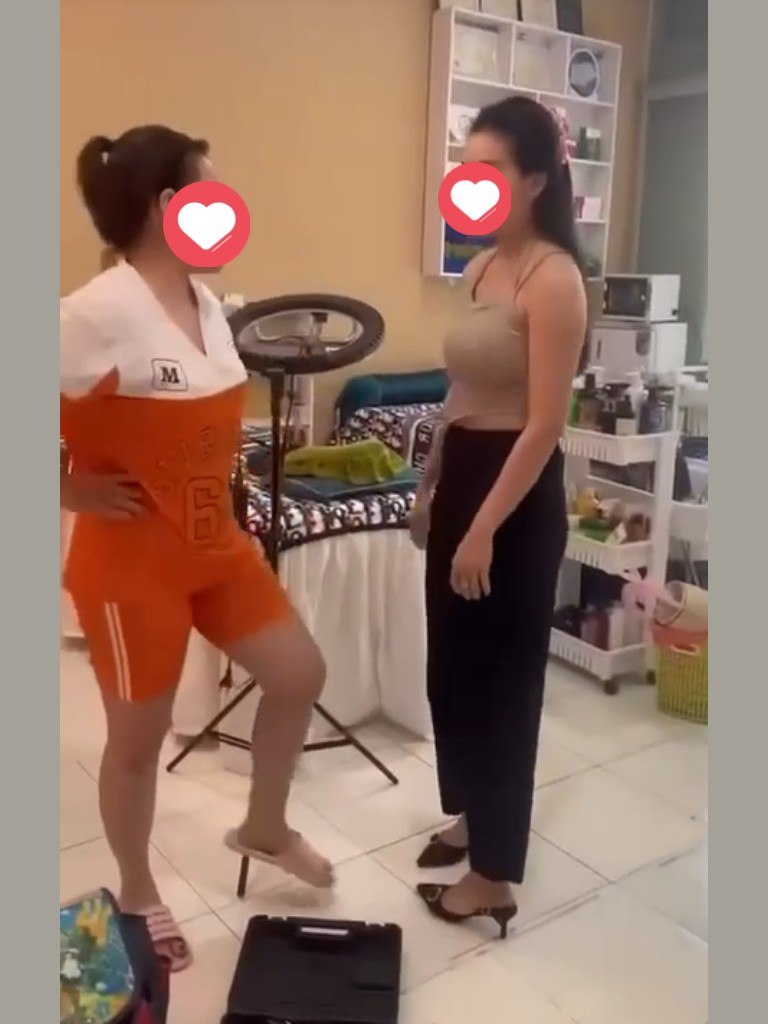 Người yêu mới tới tận nhà người yêu cũ để đòi lại chiếc điện thoại mà trước đó anh iu đã mua tặng