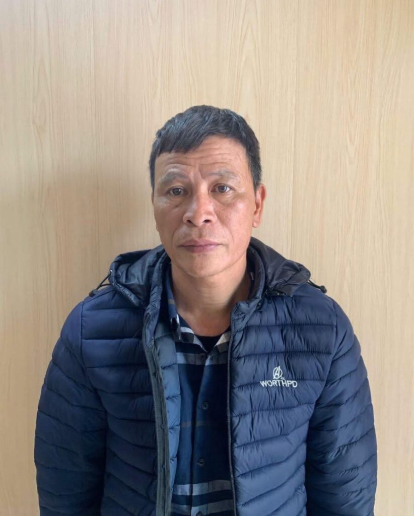 Tiếp nhận đối tượng ra tự thú về hành vi đ*nh b.ạc trên không gian mạng