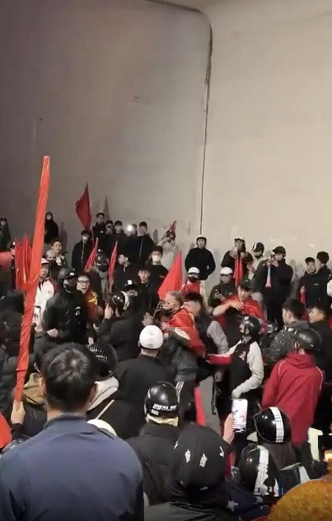 TOÀN CẢNH SỰ VIỆC Bjen c.ăng Hà Nội ăn mừng chiến thắng đêm qua