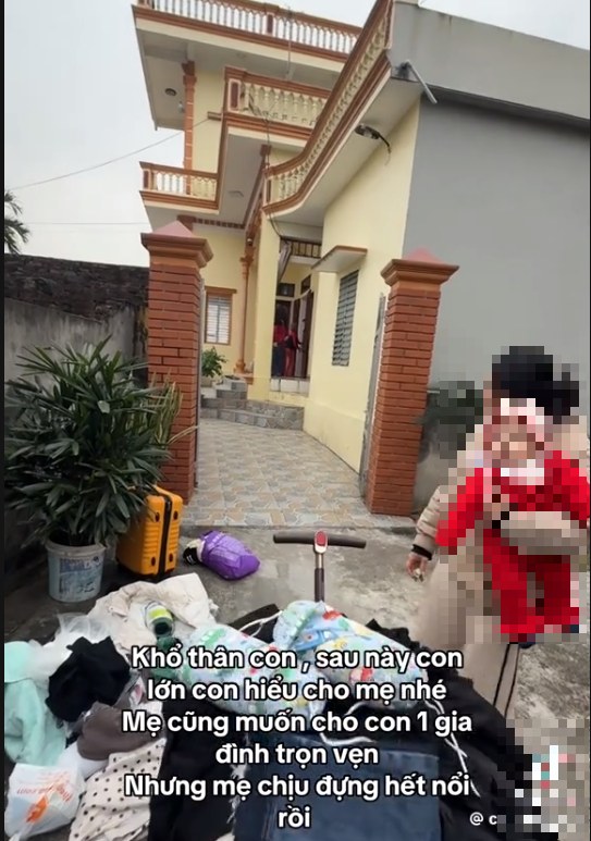 Vjdeo Mâu Thuẫn GĐ ck đ/\uổi vk ra ngoài đường giữa trời lạnh 7 độ tại Tây Bắc