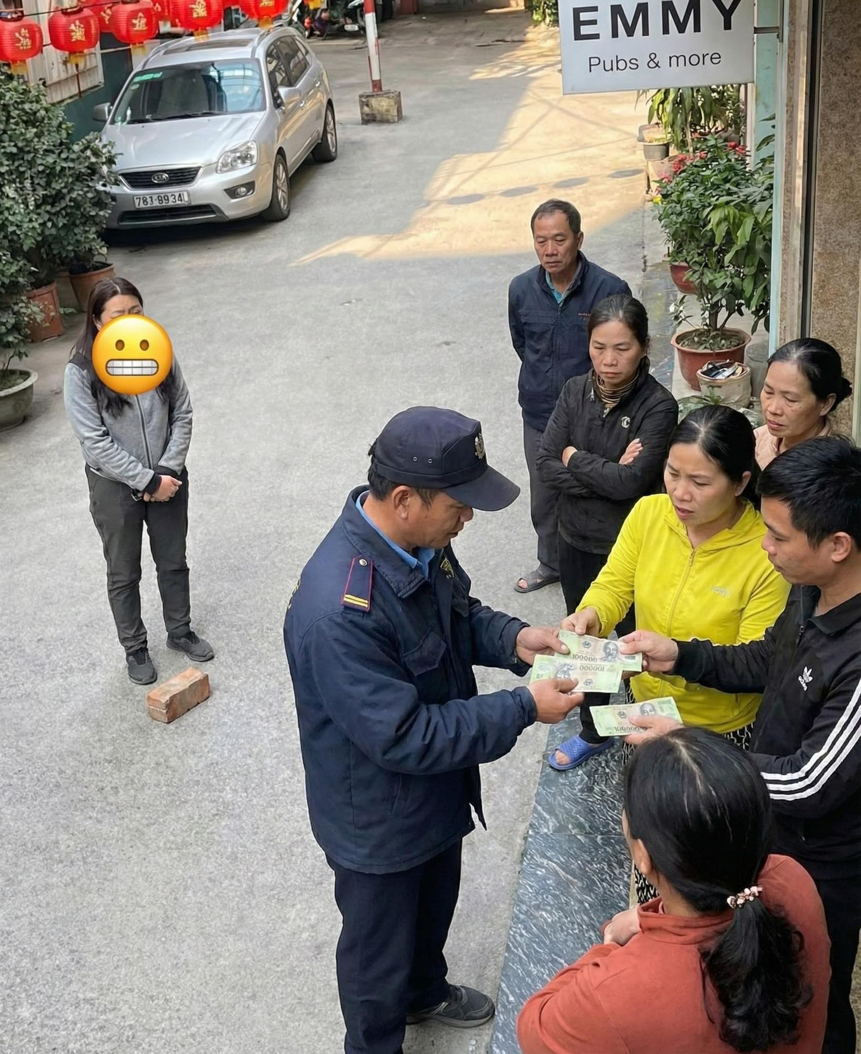 [VIDEO] Ngán ngẩm ông chú đi “phó đà” 1,5h không chịu trả 200 cành