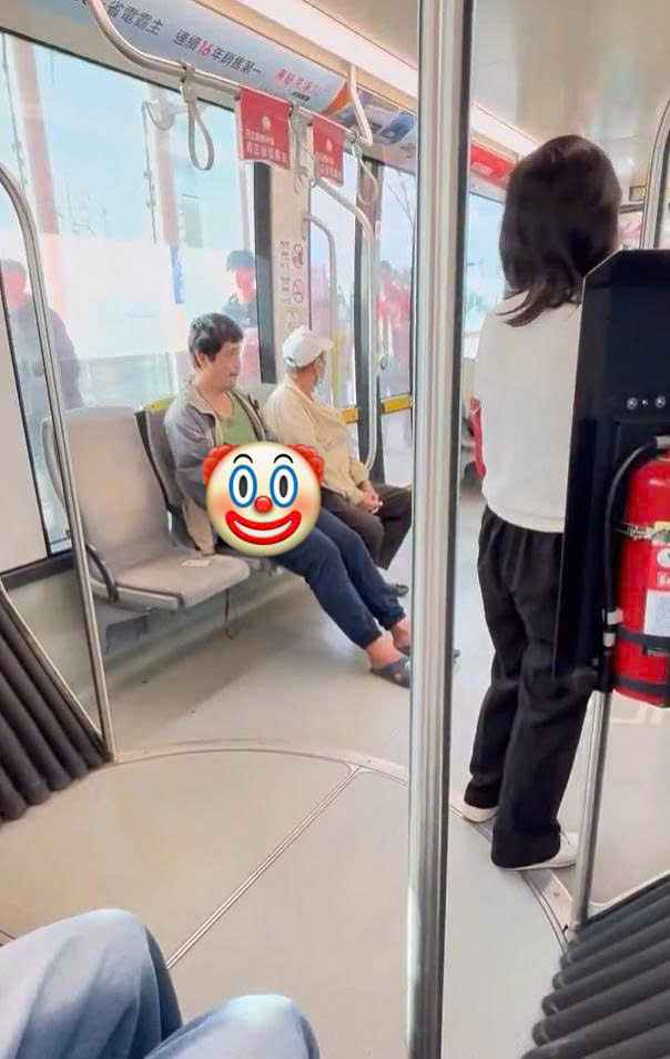 VJDEO TOÀN CẢNH SỰ VIỆC trên tàu điện