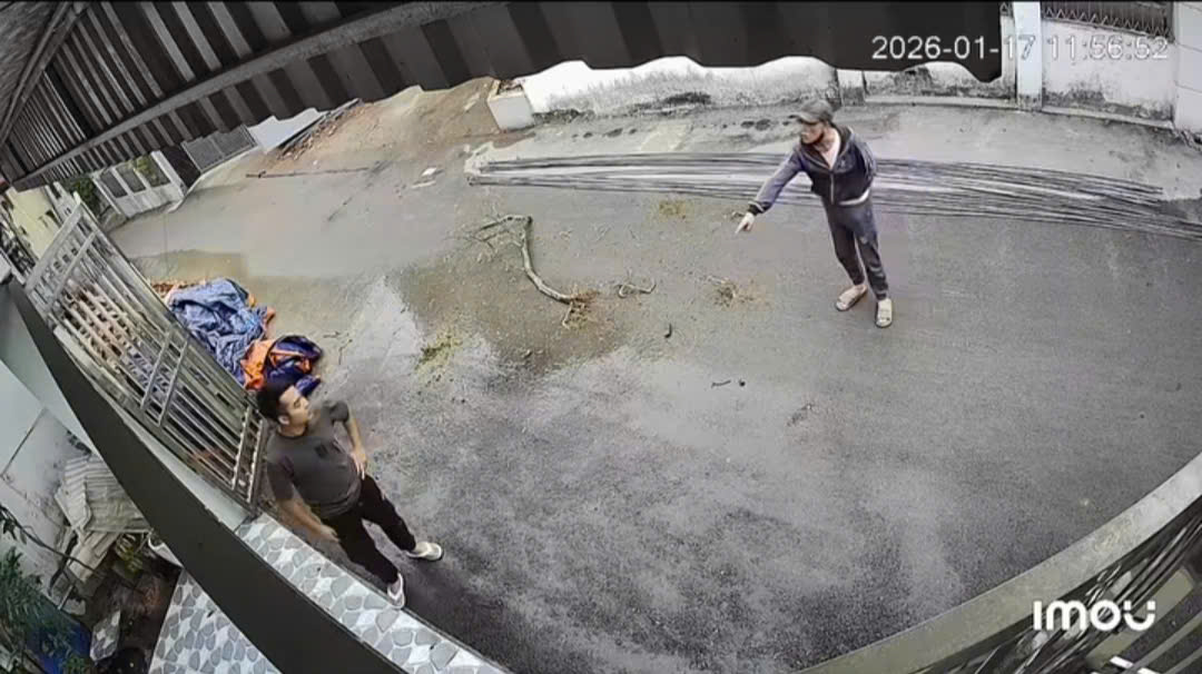 [VIDEO] Sứt mẻ tình hàng xóm chỉ vì chiếc cổng làm không hợp lý