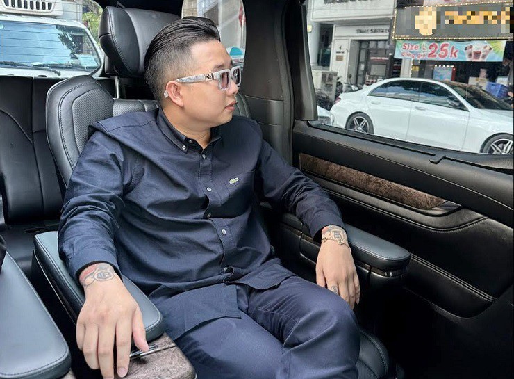 Doanh nhân 9X Trần Xuân Thảo gây chú ý với chuỗi cửa hàng kim cương và cuộc sống xa hoa