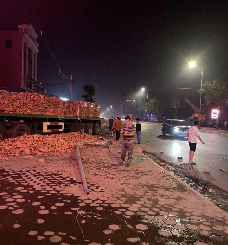 [VIDEO] Cam và hiện trường vụ việc TNGT khiến 2 bạn trẻ không về ăn Tết được