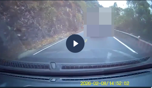 Camera hành trình ghi lại ôtô lấn làn, v:ượt ẩ:u