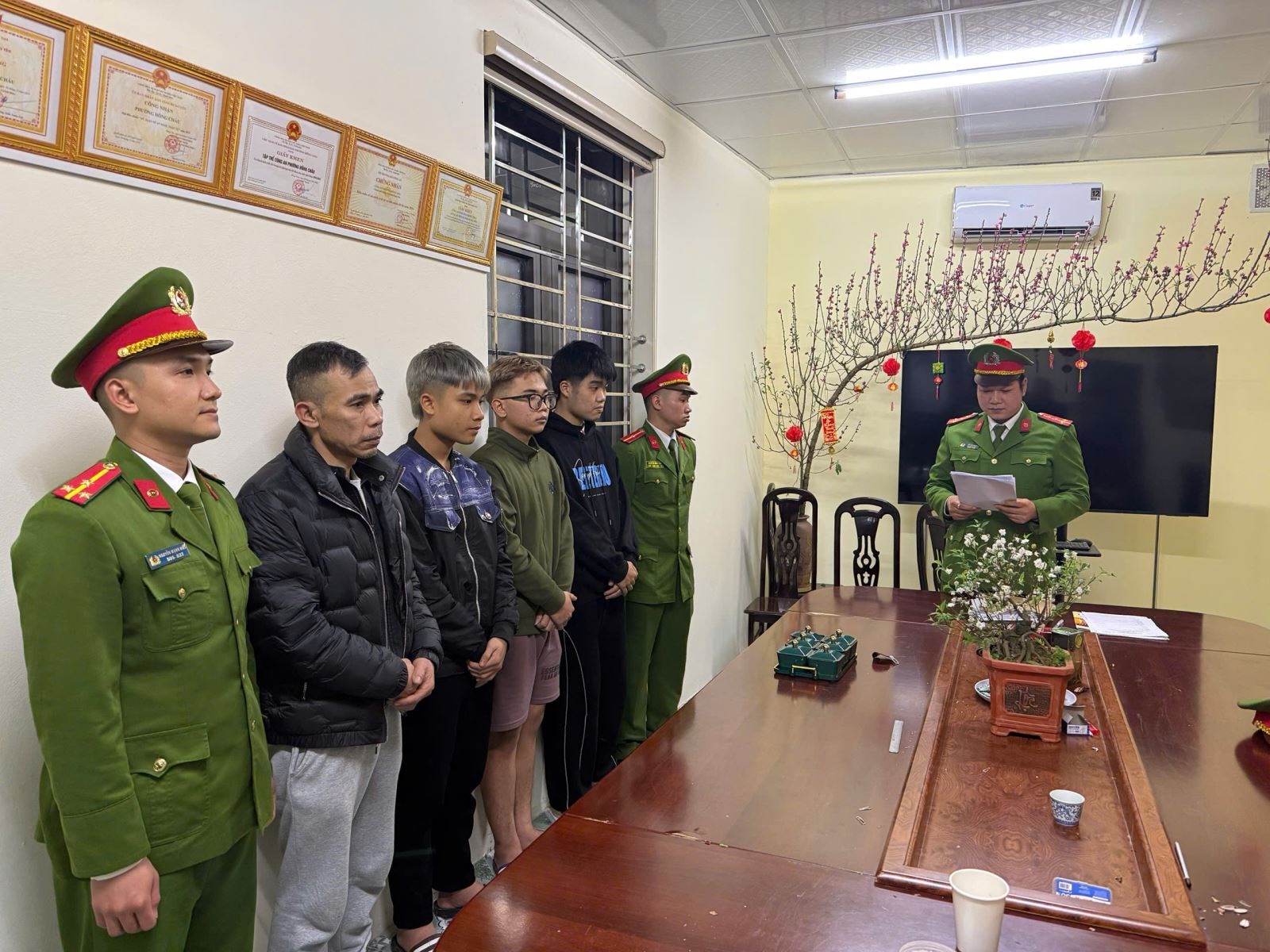 Công an tỉnh Hưng Yên khởi tố nhóm đối tượng về hành vi Cướp tài sản