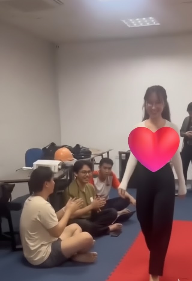 Vid – Tiệc cuối năm ở 1 công ty tại Hà Nội