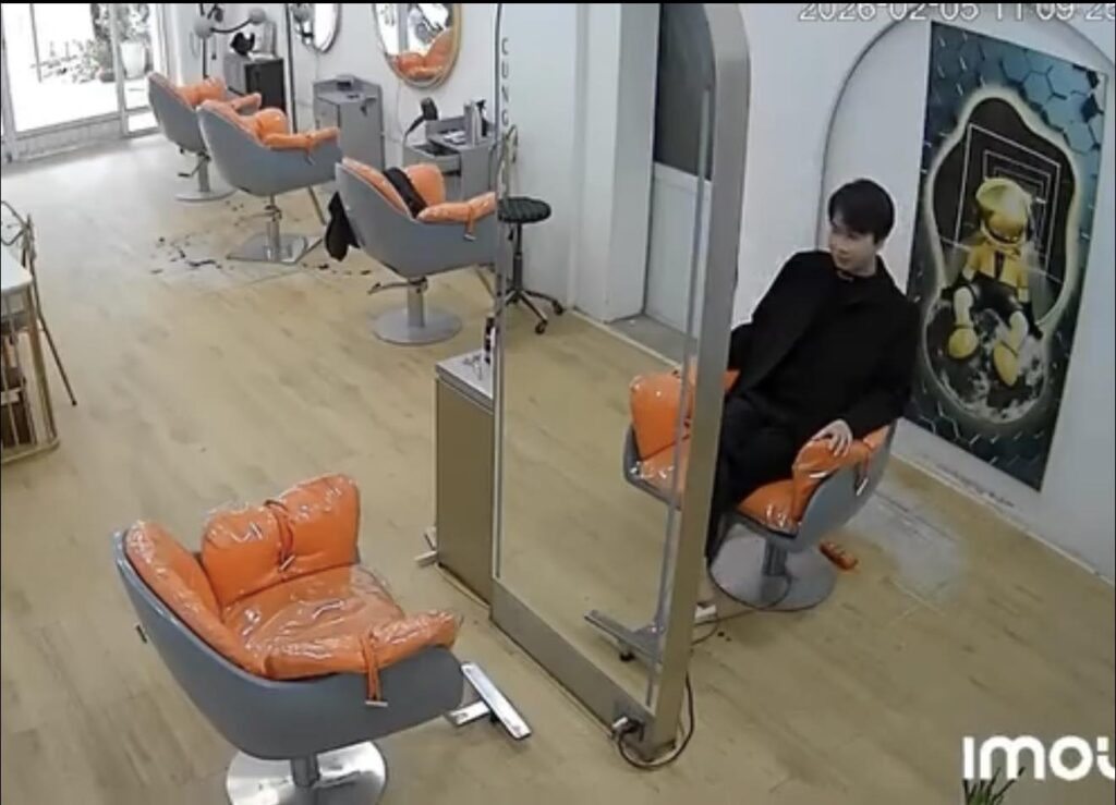 Camera ghi lại sự việc 1 thanh niên đi c:ắt tóc