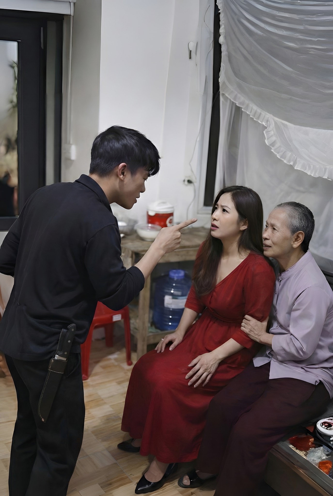 Nghệ An: CON TRAI t/ác đ/ộng v/ật l/ý cả Mẹ lẫn Chị gái vì không đưa tiền mừng tuổi