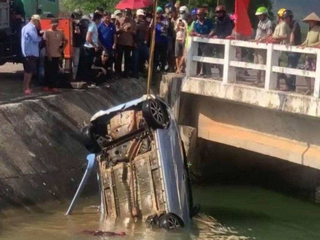 X;ót x;a vụ 2 th/i th/ể và ô tô ch/ìm dưới kênh Văn Phong: Chị gái từng lên mạng nhờ tìm em từ mùng 4 Tết