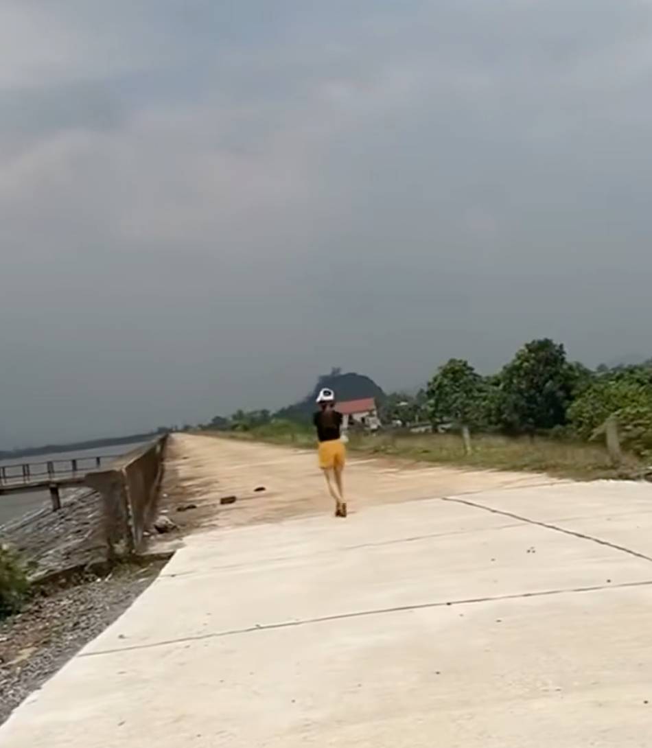 Tích góp cả đời mua cho chồng cái oto che mưa che nắng… không ngờ có ngày…