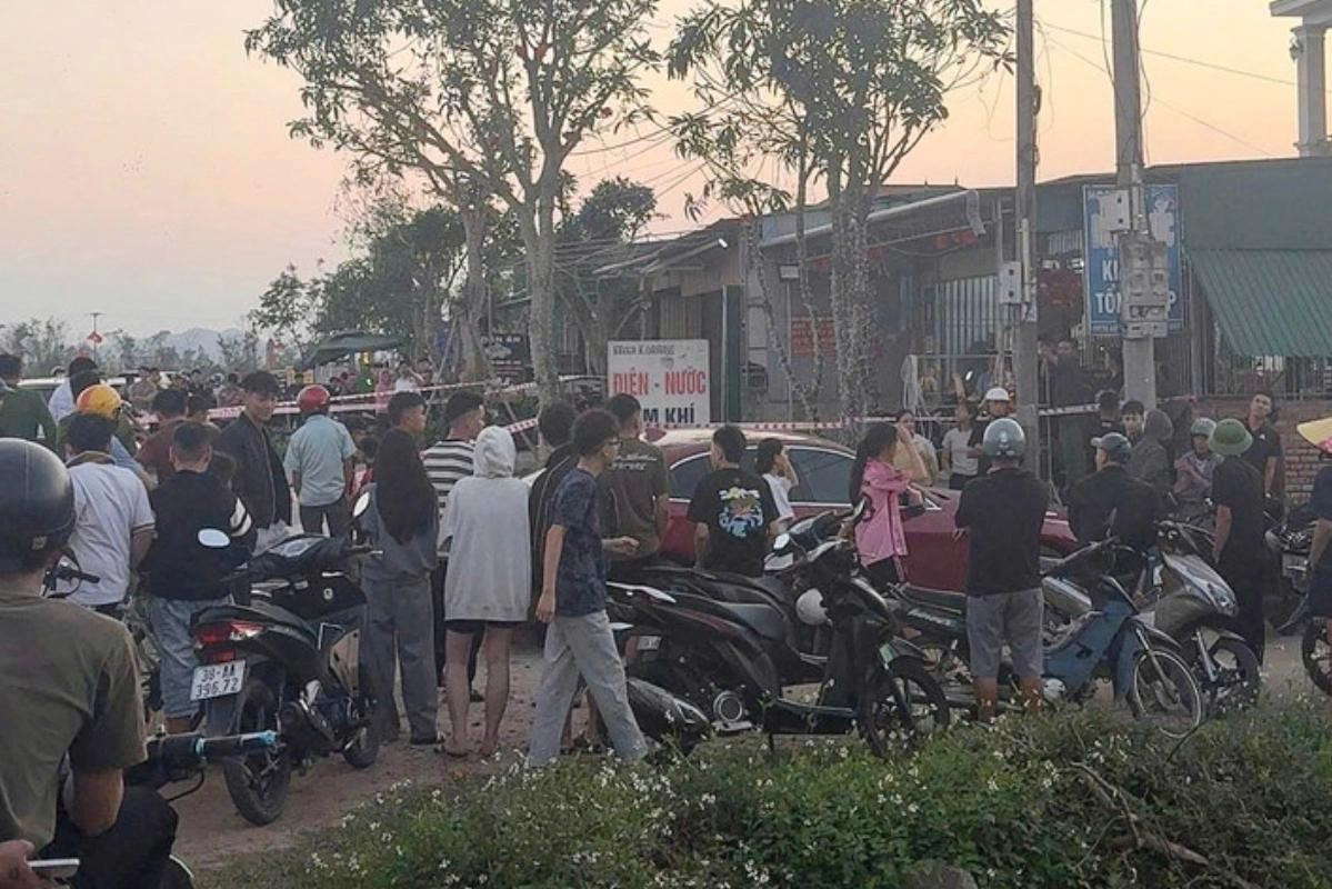 Người đàn ông b/ị đ/âm g/ục trước cửa nhà trong cuộc nh,ậu tất niên cuối năm