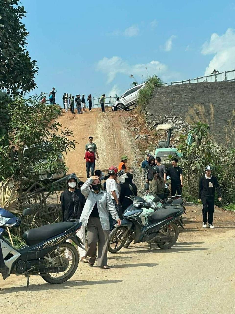 camera ghi lại cảnh oto trên cao tốc nội bài – lào cai