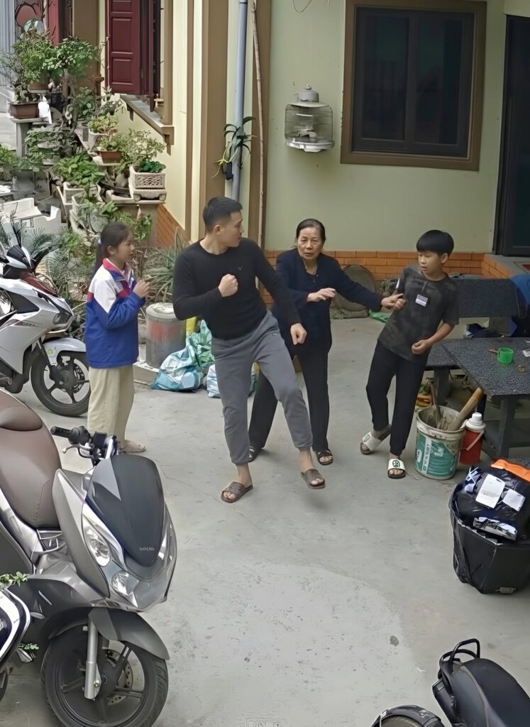 Công an đã vào cuộc vụ việc:  Bố nữ sinh đến nhà bạn học liên tục b:ắt n:ạt con mình để “d:ạy d:ỗ”