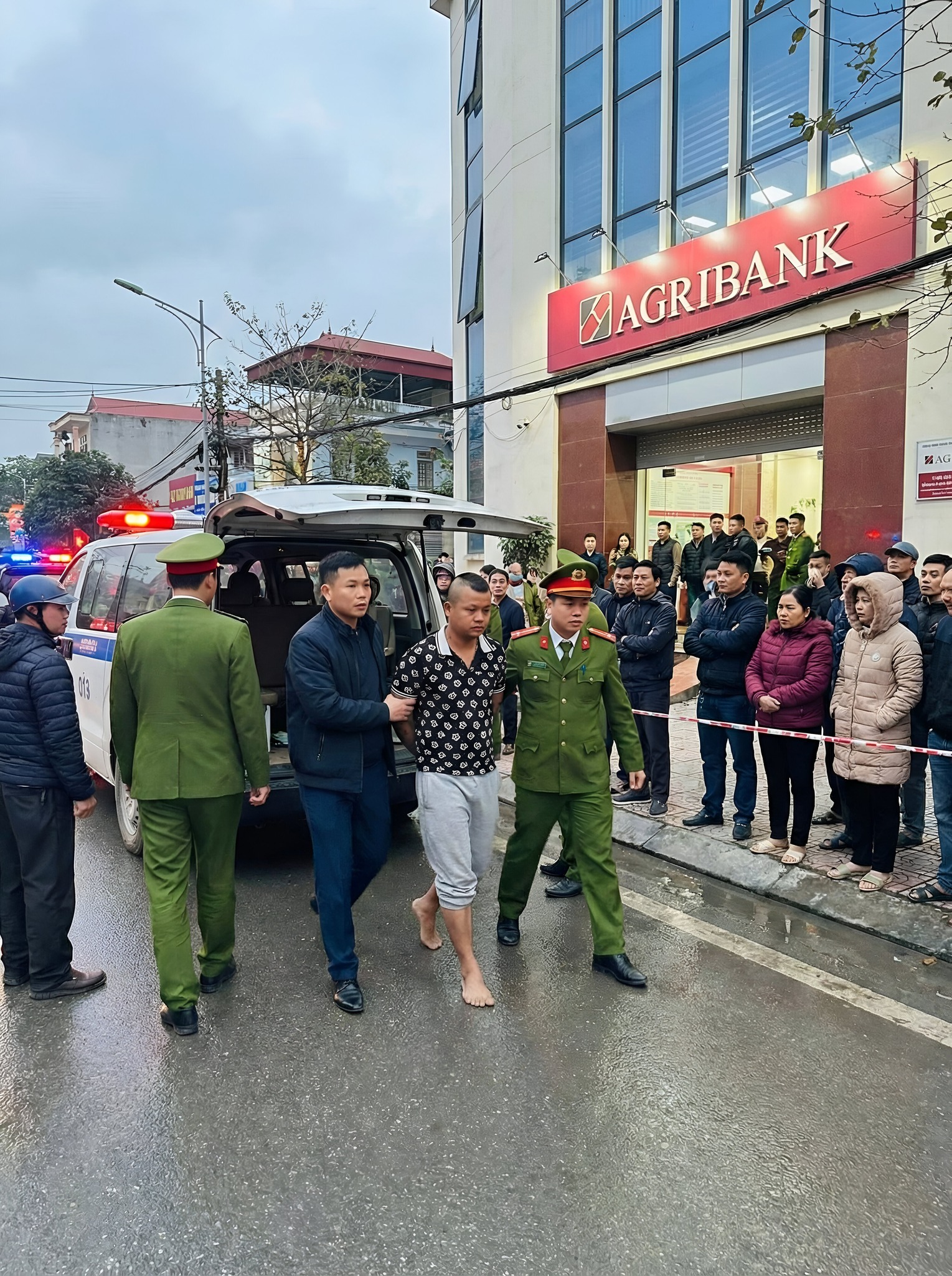 Trích xuất camera ghi lại cảnh r:ùng m:ình vụ c:ướp ngân hàng Agribank xảy ra chiều nay