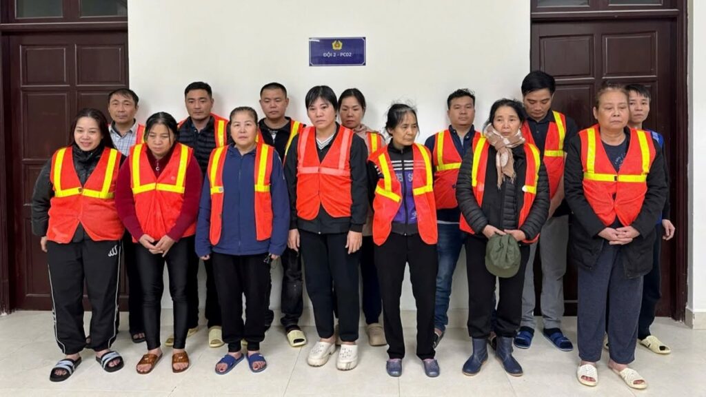 Đ/ột k/ích s/ới b/ạc trên sông Hồng: Công an bắt gọn 14 đối tượng