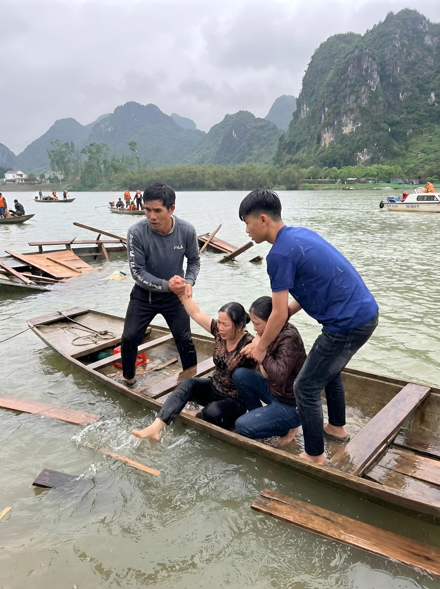 Hoàn cảnh cơ cực đáng thương của 2 cha con cứu sống 3 người trong vụ đắm đò ở Quảng Trị