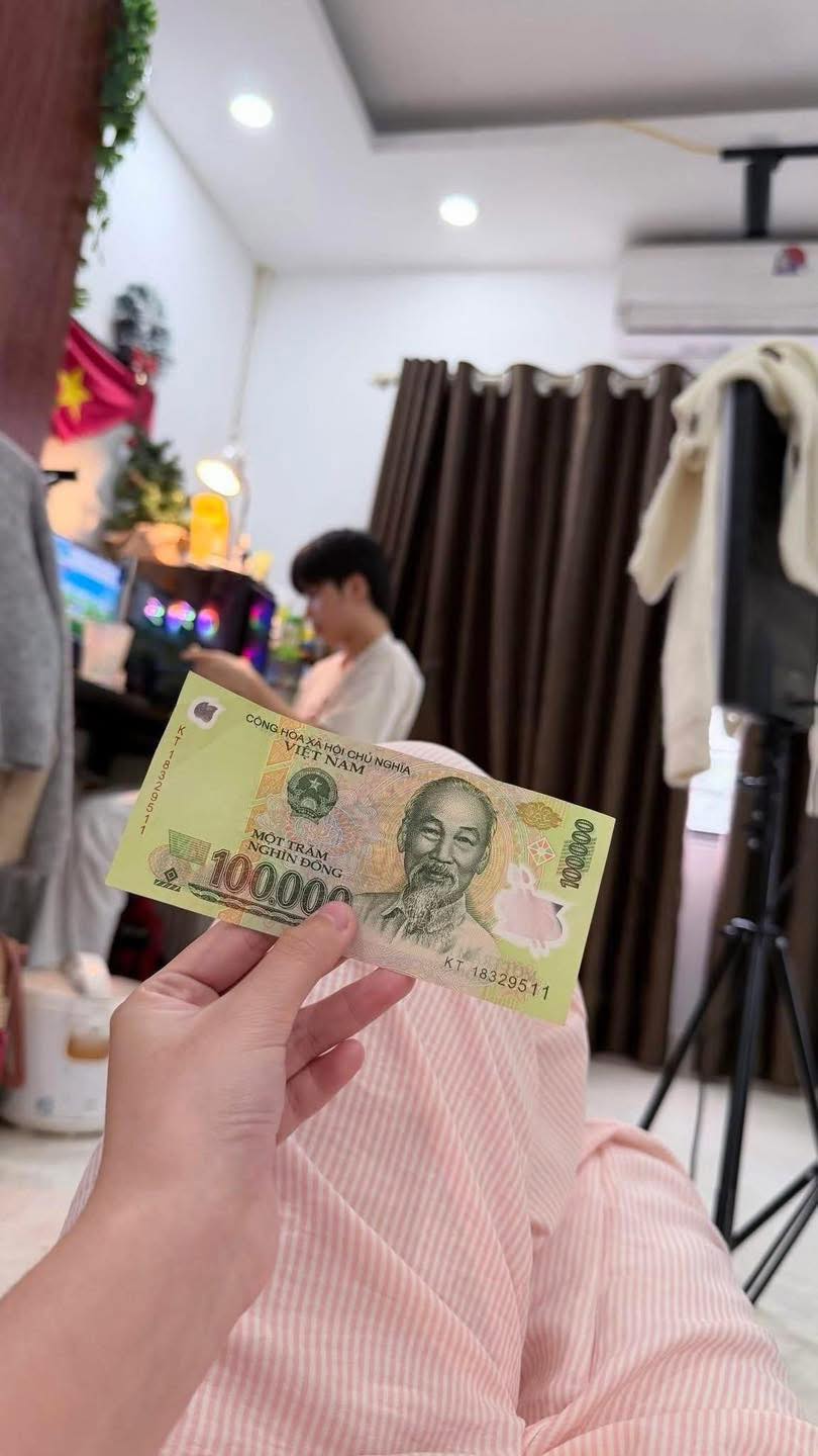 Câu chuyện bạn gái lixi 100k ngày đầu năm mới khiến CĐM gây tranh cãi